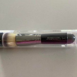 NWT It Cosmetics Heavenly Luxe Foundation Brush #6